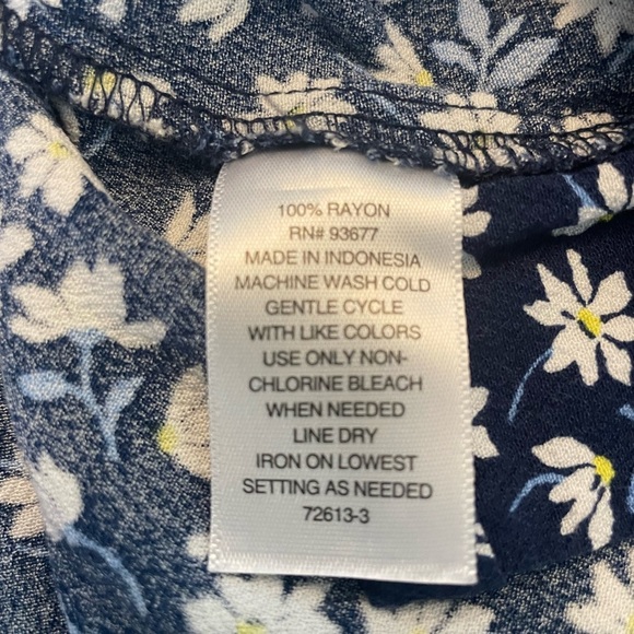 NWOT St. John’s Bay Floral Blouse Navy Print Size XXL - Picture 5 of 5